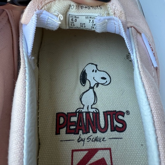 VANS Peanuts edition Snoopy & Lucy Pink Slip-On Shoes - Picture 8 of 9